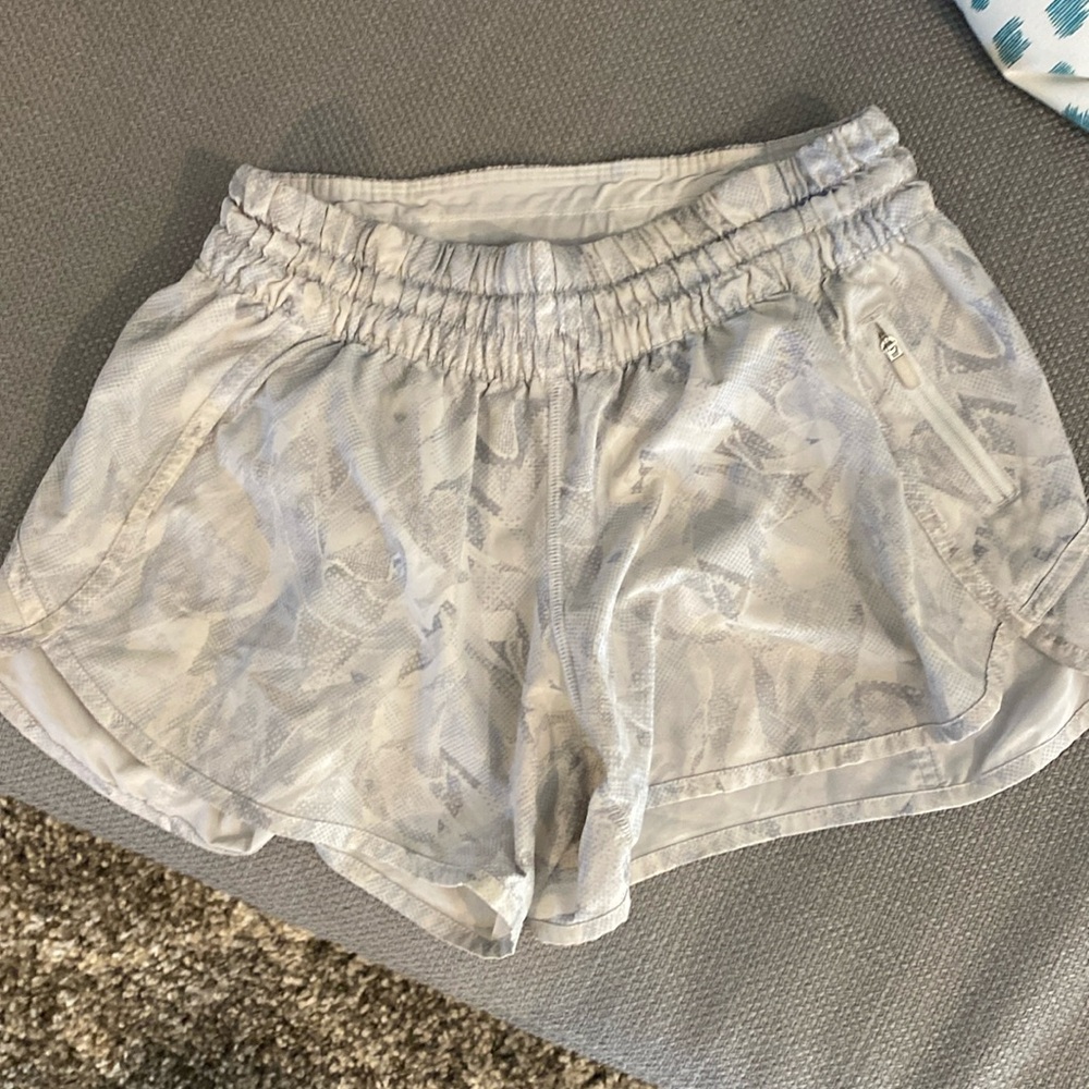 Lululemon women’s pattern shorts
